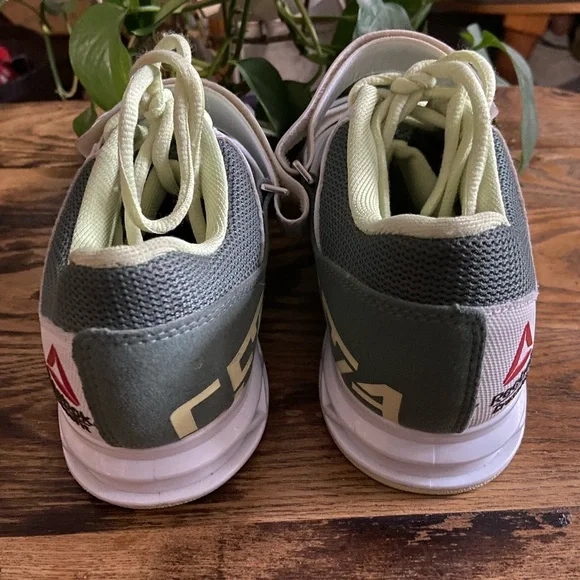 Reebok - Picture 3 of 4